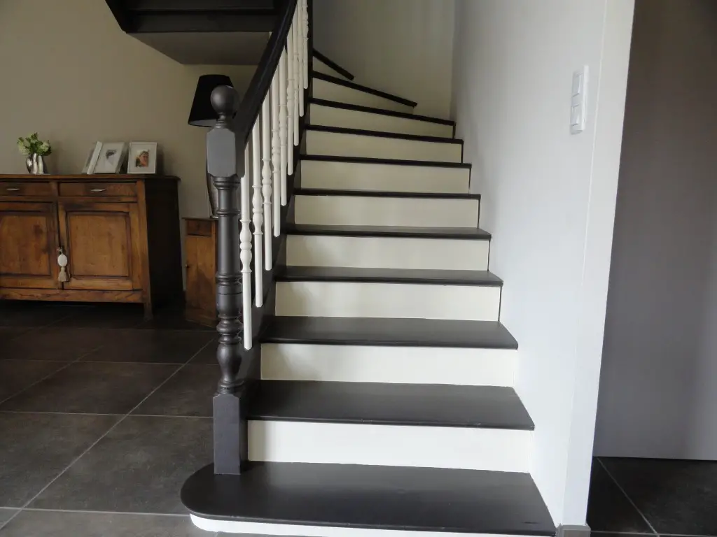 Comment nettoyer un escalier avant de le peindre ?