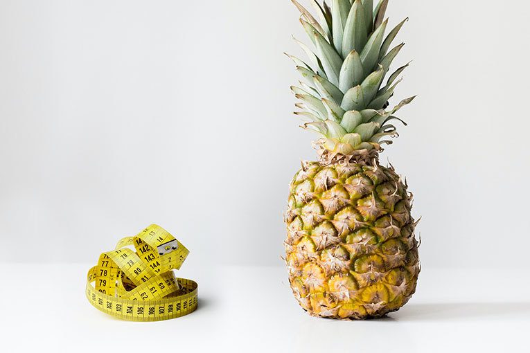 Pourquoi les hommes doivent boire du jus d’ananas ? MamanSanta