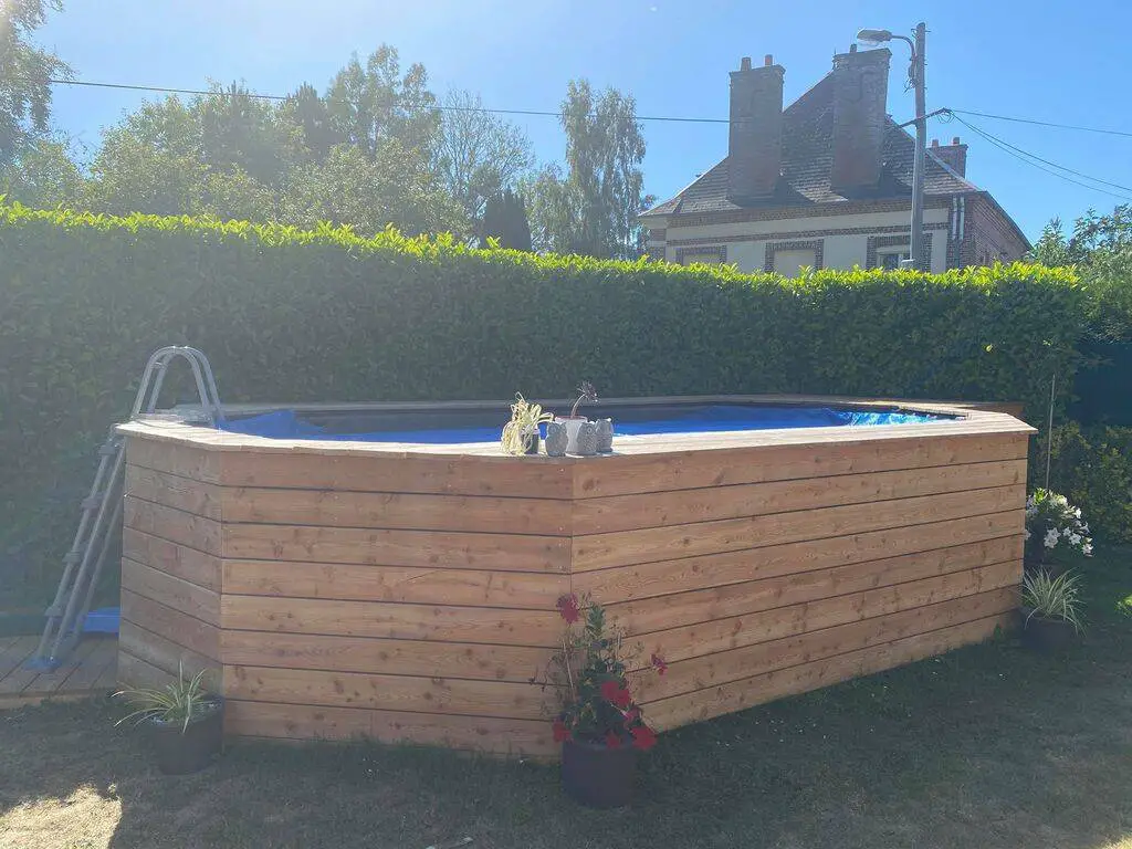 Comment camoufler une piscine tubulaire ? - MamanSanta
