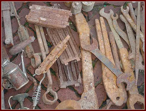 Comment enlever la rouille des vieux outils ?