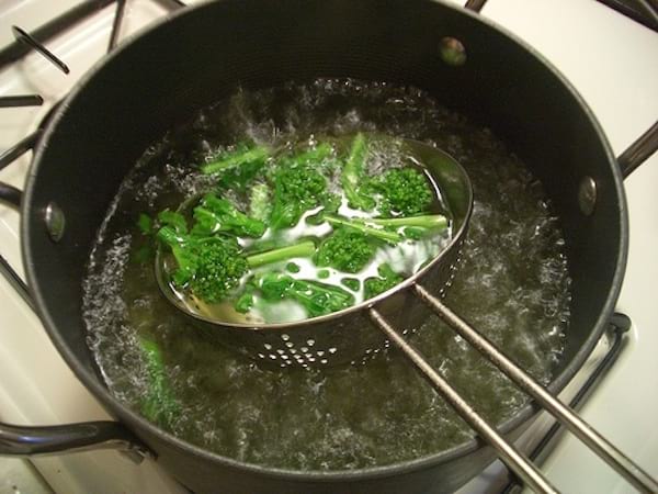 Est-il bon de boire l’eau de cuisson des asperges ? 1