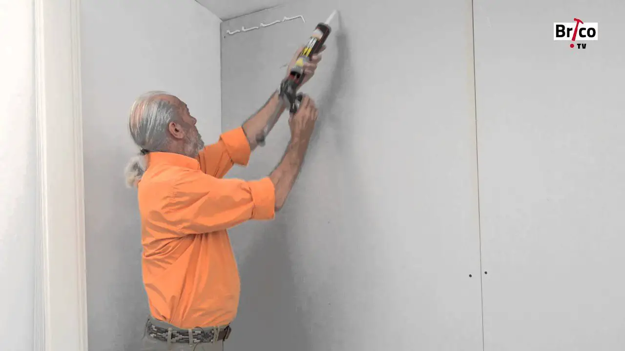 Quelle colle pour dalle murale PVC ? MamanSanta