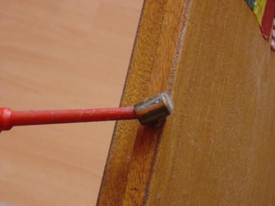 Comment réparer les gonds d’une porte en bois ? 1