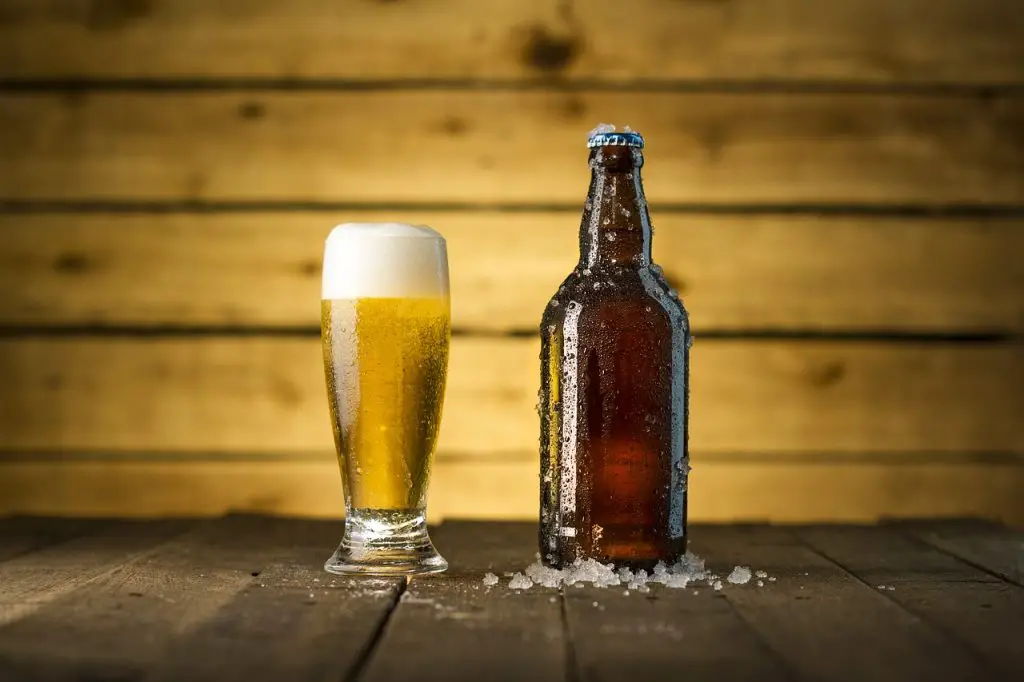 Estce que la bière tache les canapés ? MamanSanta